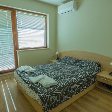Private Apartment In Cypress Complex 15 Warna Exterior foto
